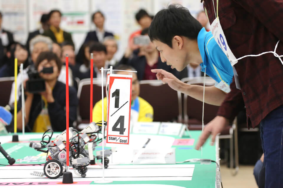  ソフトウェア設計と制御を競う若手エンジニア向けのロボットコンテスト